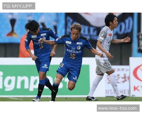 川崎前锋主场迎战札幌争夺胜利双方球员状态分析与战术预测 川崎前锋主场迎战札幌争夺胜利双方球员状态分析与战术预测